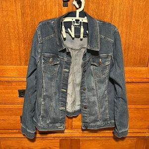 XL women’s Lee Riders denim jacket.
